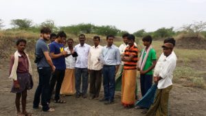 U-M students John Monnat and Adithya Dahagama talk to farmers. Image credit: D. Umamaheshwar