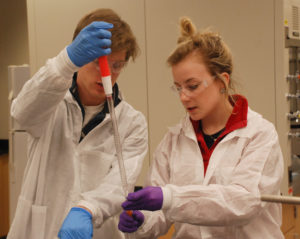 Undergraduate biology students Samuel McMullen, left, and Hannah Engle. Students in the lab course extracted DNA from their stool samples and sequenced their community of gut microbes. Photo by Dale Austin.